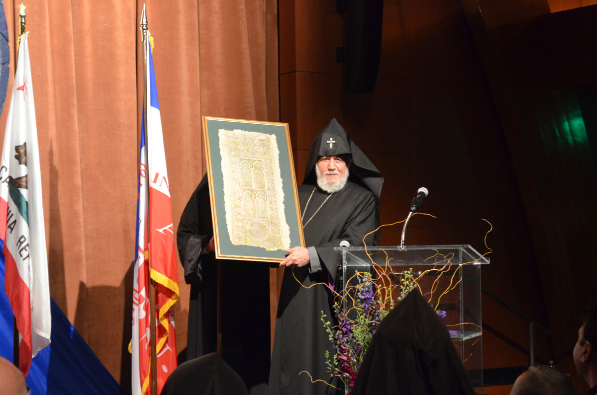 His Holiness Karekin II Visits AGBU WD