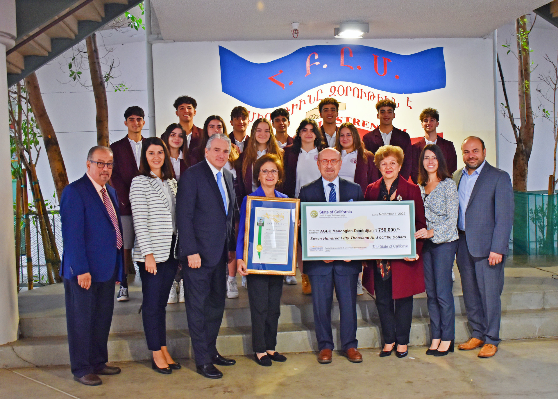 Assemblymember Adrin Nazarian visits AGBU Manoogian-Demirdjian School to announce a $750,000 grant for the Collaborative Learning Center (CLC) Project.